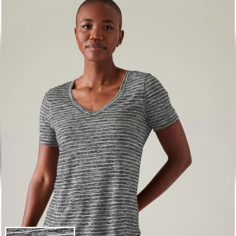 NWT Athleta Breezy Scoop Tee in Black Stripe